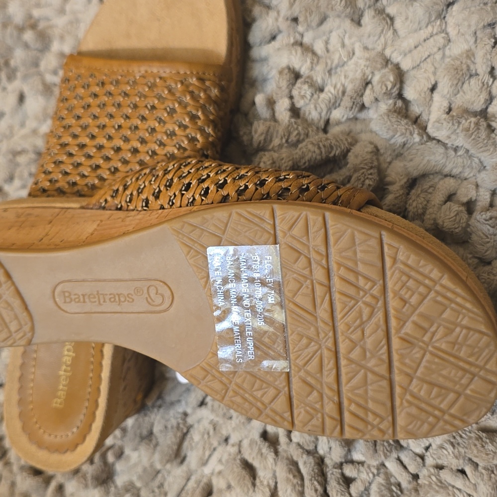 New Bare Traps‎ Women's Size 7 1/2 Tan  Brown Cork Wedge Slip-on Sandal Shoe - Picture 7 of 9
